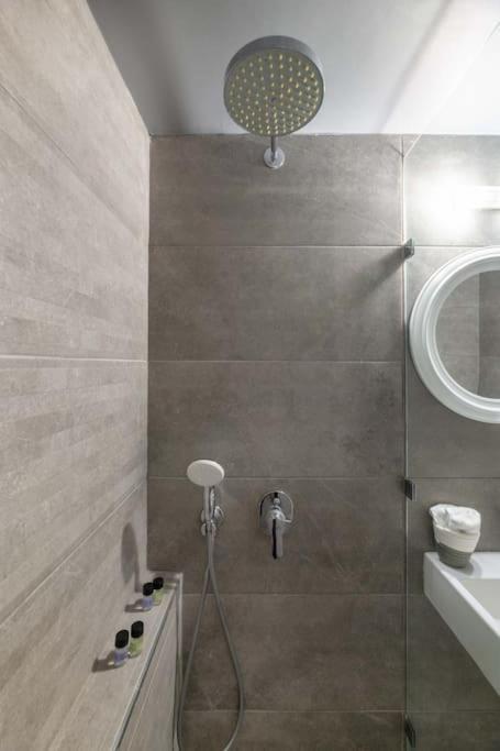 The Hostmaster Hollywood Space Studio Atena Exterior foto