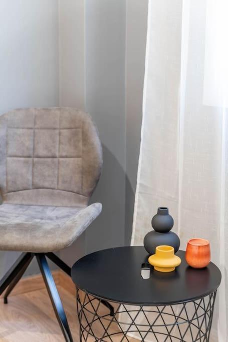 The Hostmaster Hollywood Space Studio Atena Exterior foto